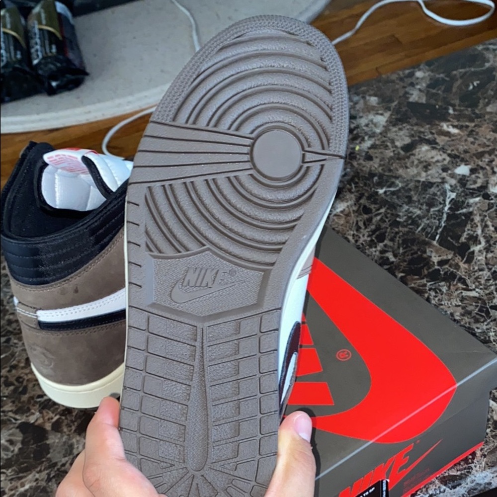 Jordan 1 Travis Scott